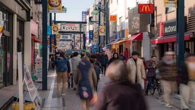 延时: 在日本东京品川的Togoshi-giza购物街拥挤的行人游客