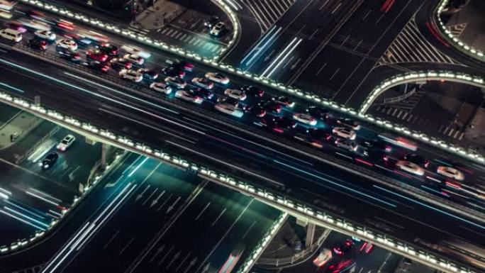 夜间城市交通的T/L鸟瞰图/北京，中国