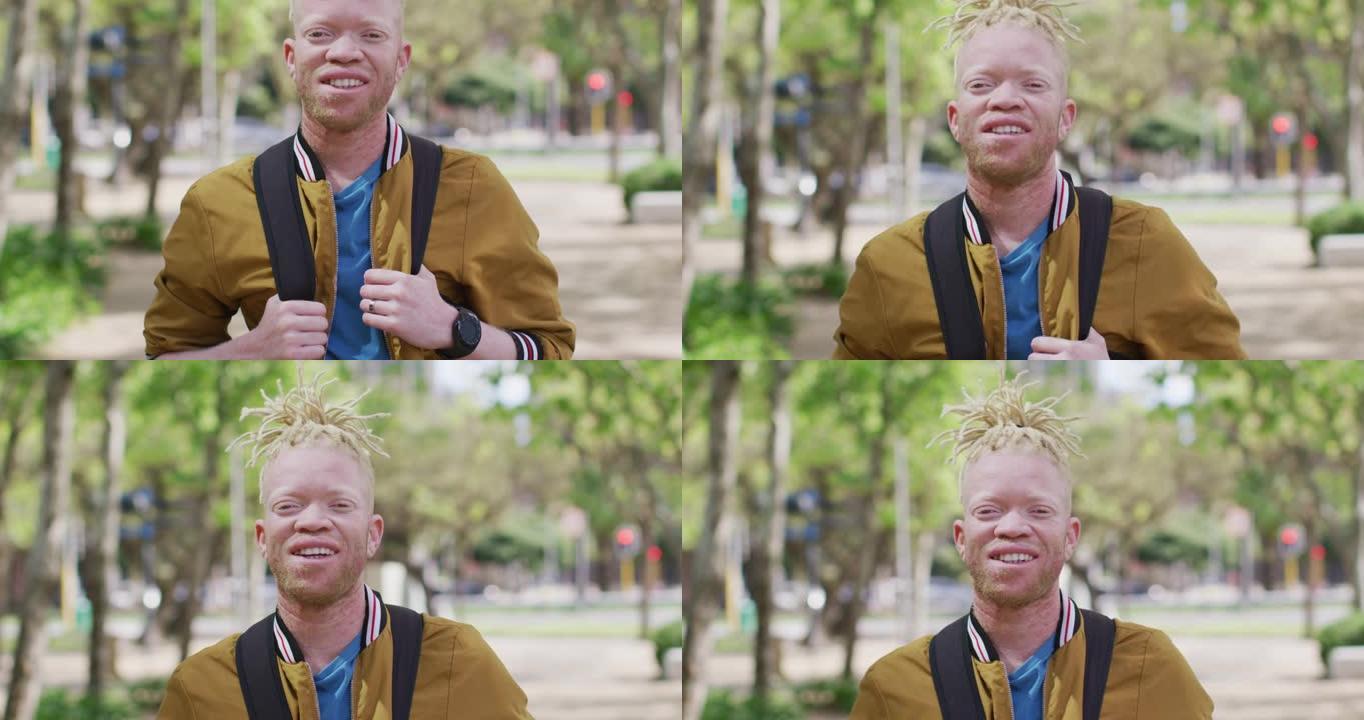 微笑的白化病非裔美国人在公园里留着长发lock的肖像看着相机