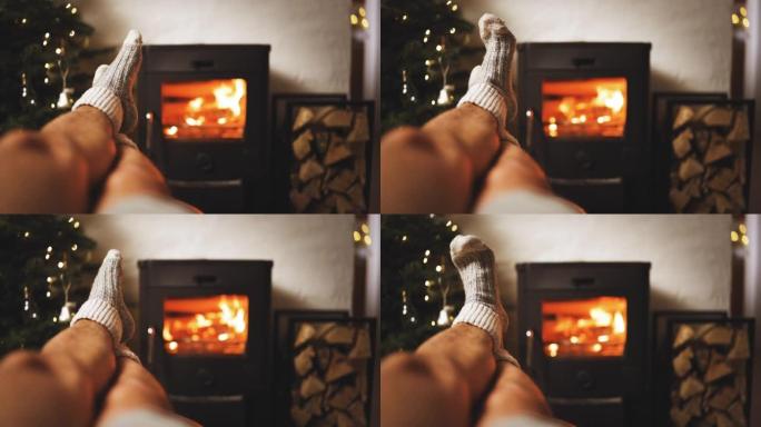 圣诞节时在壁炉旁站起来