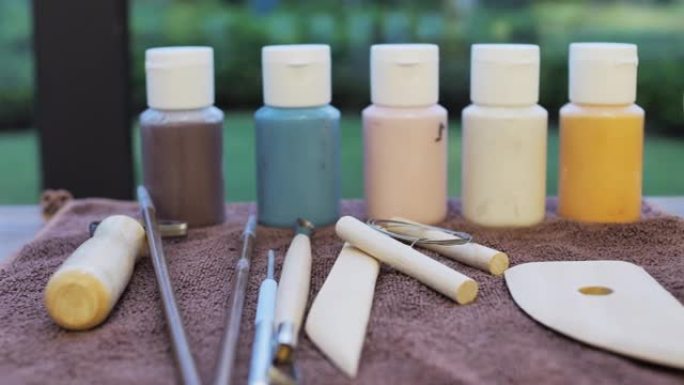 油漆和刷子油漆和刷子木工