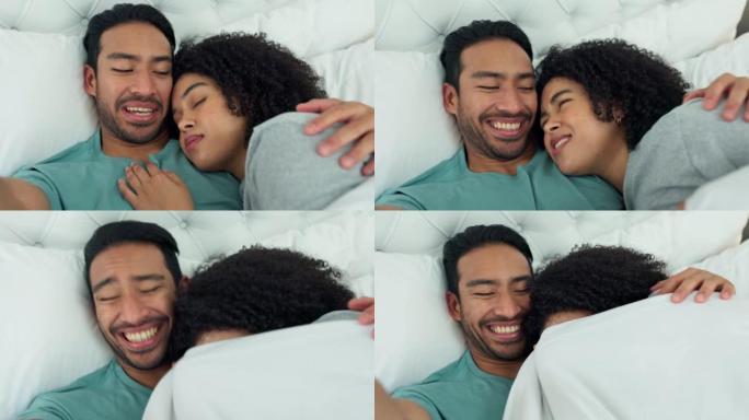 情侣自拍，笑和快乐的男人把一个熟睡的女人叫醒为喜剧恶作剧。来自以色列的有趣男性在女性睡觉和醒来时一起