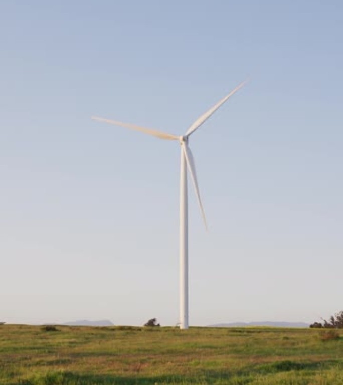 乡村风力涡轮机的垂直拍摄