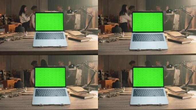 豪华设计师工作室带绿屏的笔记本电脑