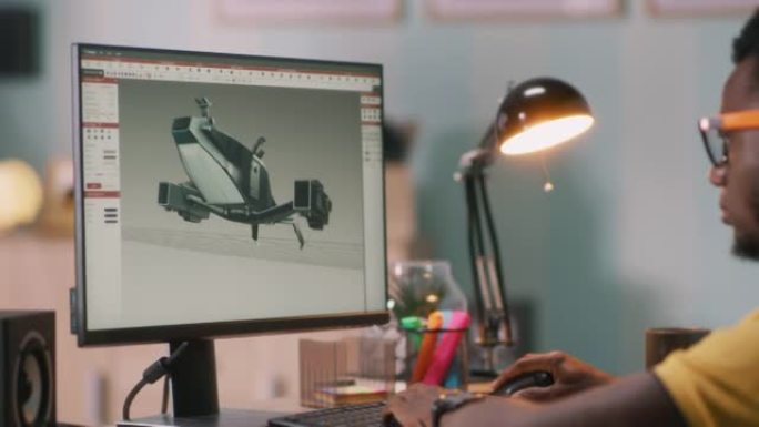 黑人在电脑上浏览3D模型