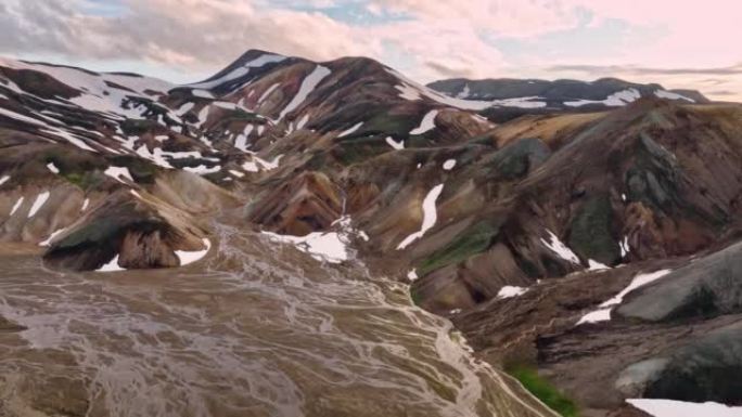冰岛令人惊叹的风景的鸟瞰图