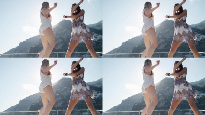 有趣的女人跳舞循环女孩朋友在游艇上跳舞庆祝假期在意大利阿马尔菲玩暑假旅行庆祝活动