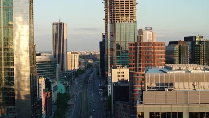 从摩天大楼看金融区。现代建筑