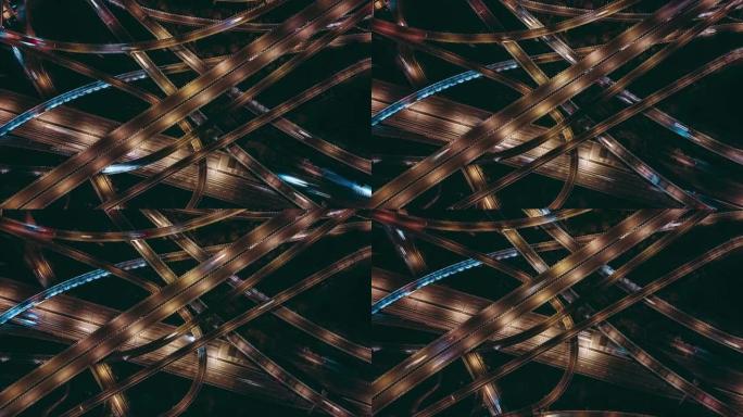 T/L PAN复杂立交桥和夜间繁忙的交通