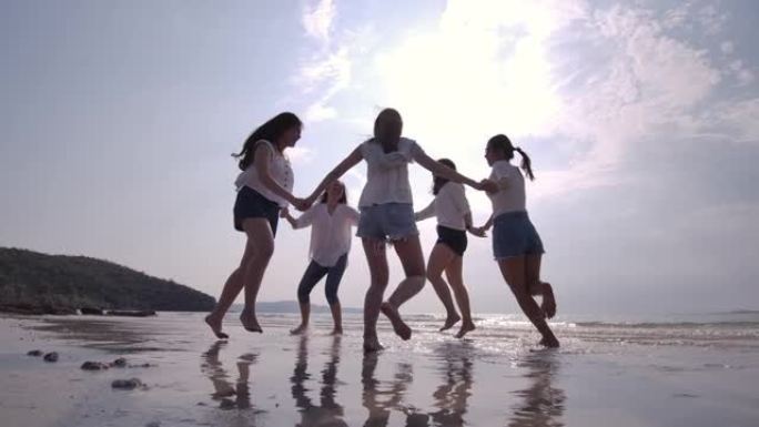 一群女性朋友海滩海边海滩沙滩欢乐欢笑