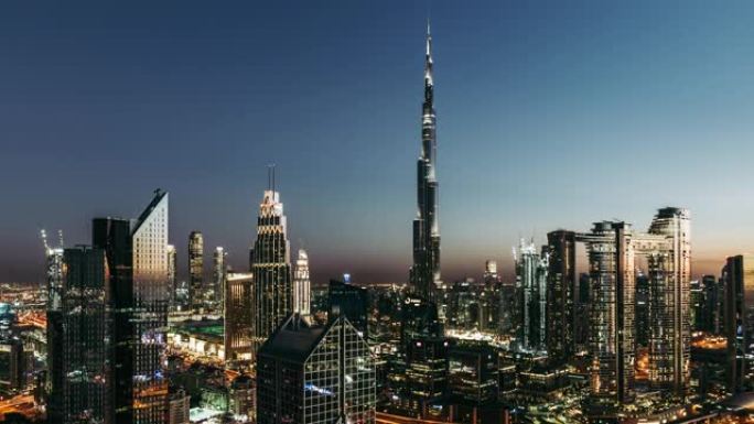 迪拜天际线的T/L鸟瞰图，黄昏到夜晚的过渡/迪拜，阿联酋