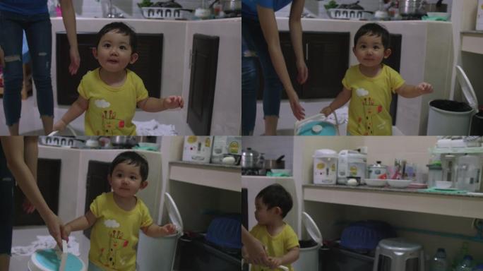 站在厨房公寓里的亚洲女婴