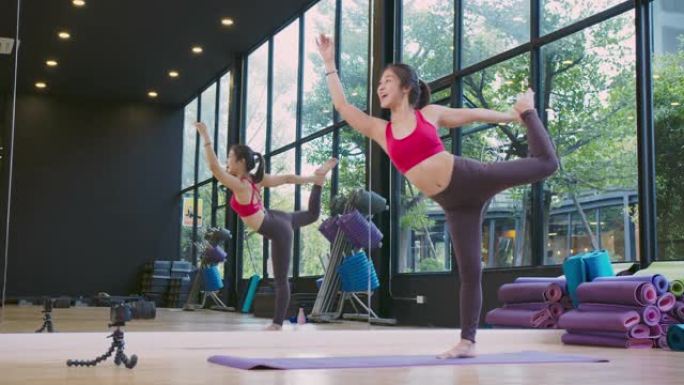 亚洲美女在线展示和教授瑜伽