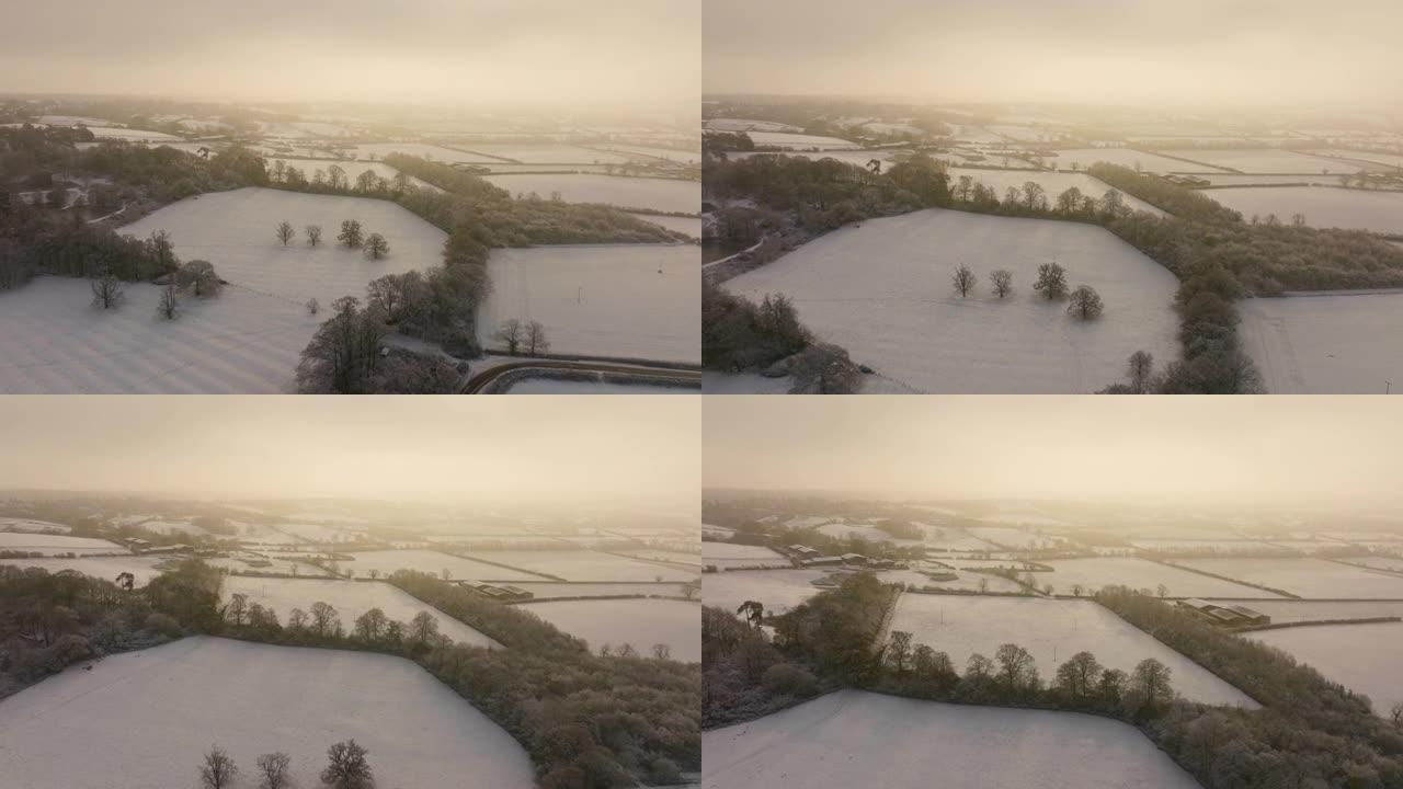 英格兰的空中雪景农田
