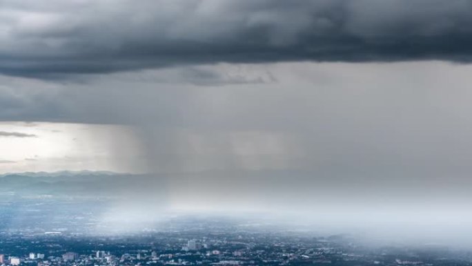 清迈市上空大雨的时间流逝戏剧性的天空