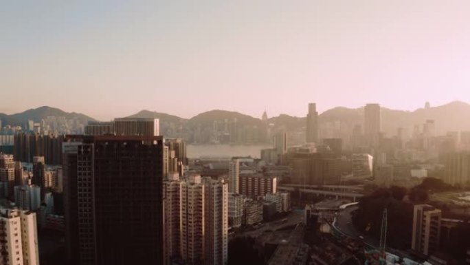 从天空看日落的香港城市景观