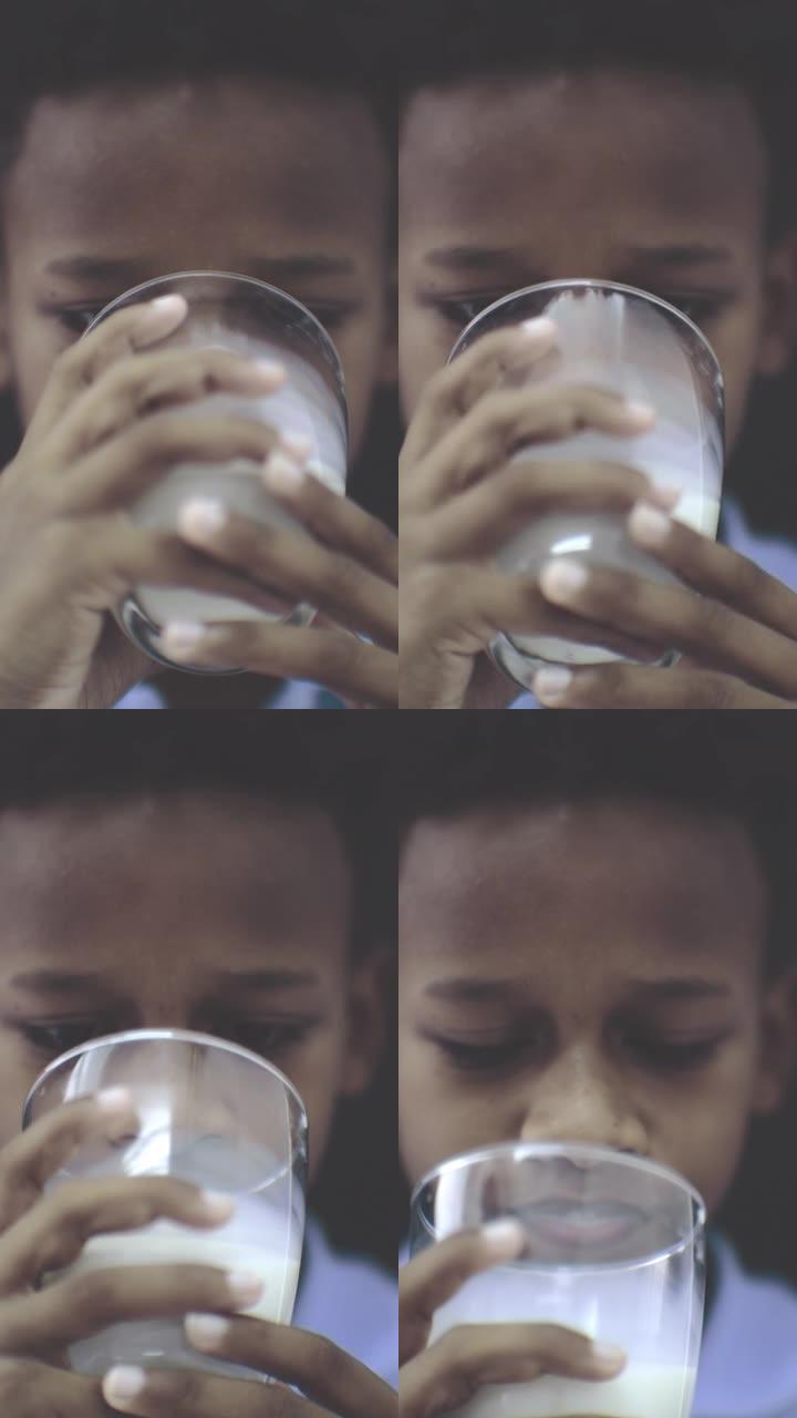 一个男孩喝牛奶外国人笑脸笑容小孩黑人纯牛