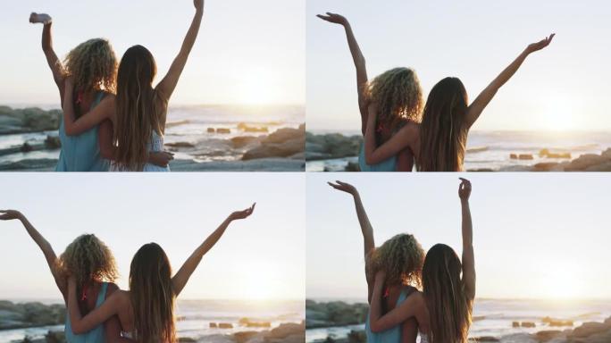 朋友，在海滩上旅行和自由，在大自然中日落，在海上或风景中幸福。早晨妇女的背部，庆祝夏季海洋假期和朋友