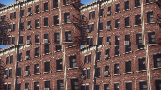 建立者:放大拍摄公寓窗口在3D VFX动画砖多层建筑。20世纪褐石屋。有紧急楼梯和空调的房子的白天场
