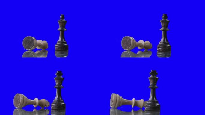 棋王孤立在蓝色背景上。