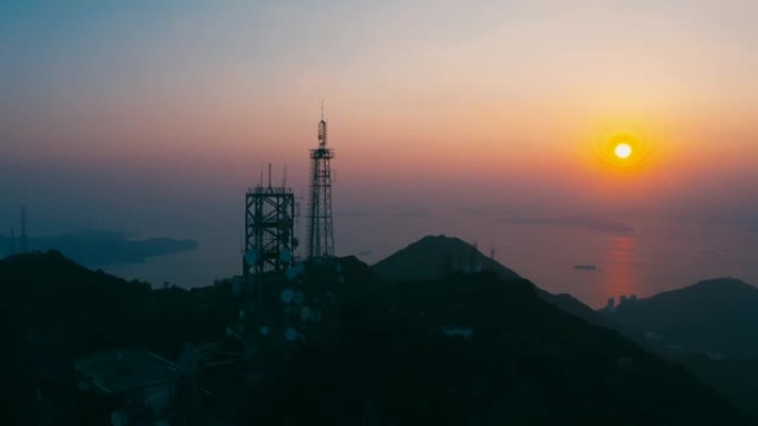 日落时分，香港太平山的广播电台