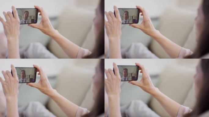 通过视频通话与医生交谈