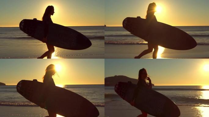 一个十几岁的女孩右手拿着冲浪板，在日落时在海滩上散步