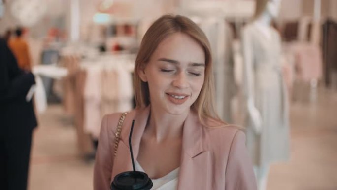 题: 服装店喝咖啡美女画像
