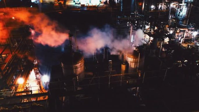夜间现代制造工厂工厂环境工业设备罐体管道