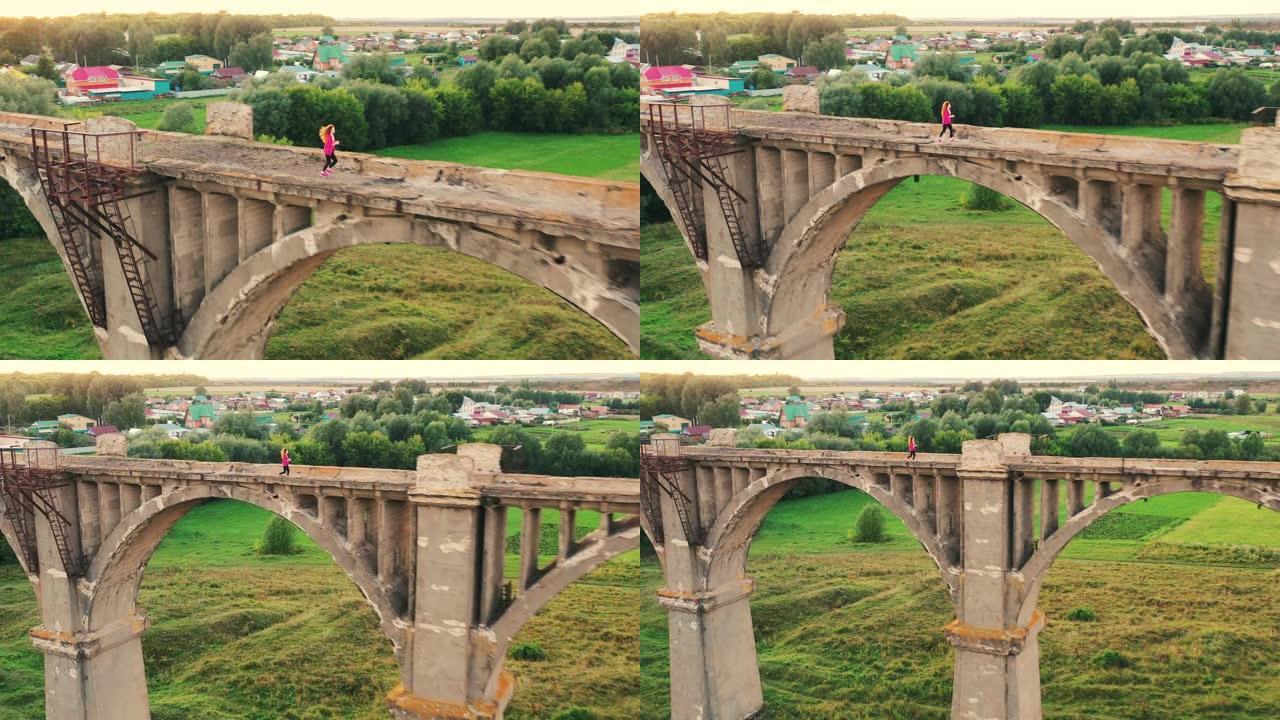 女运动员正沿着一座老式的桥梁奔跑