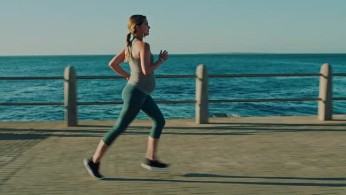 怀孕健康，在沙滩上跑步和户外健身，用于产前保健，有氧运动和音乐身体训练。孕妇、跑步者和音频播客海洋跑