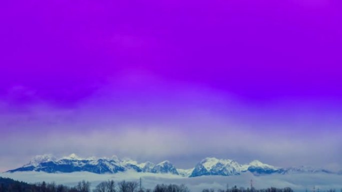 阿尔卑斯山上空的T/L云景，天空为紫色