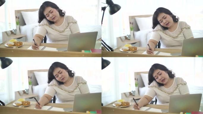 亚洲自由职业商务女性休闲服使用笔记本电脑在家工作
