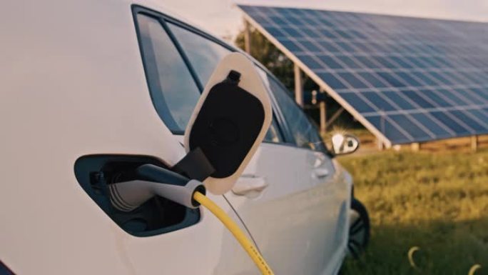 SLO MO用太阳能电池板的绿色能源为电动汽车充电