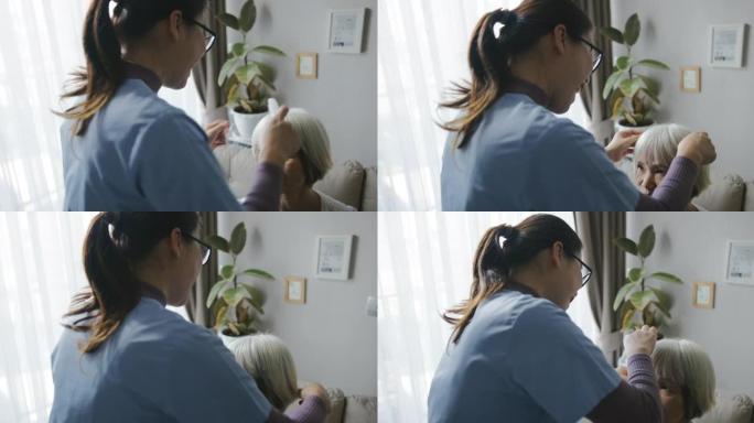 女性护理员梳理高级女性头发