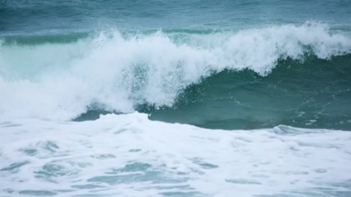 波浪飞溅大海海洋海浪