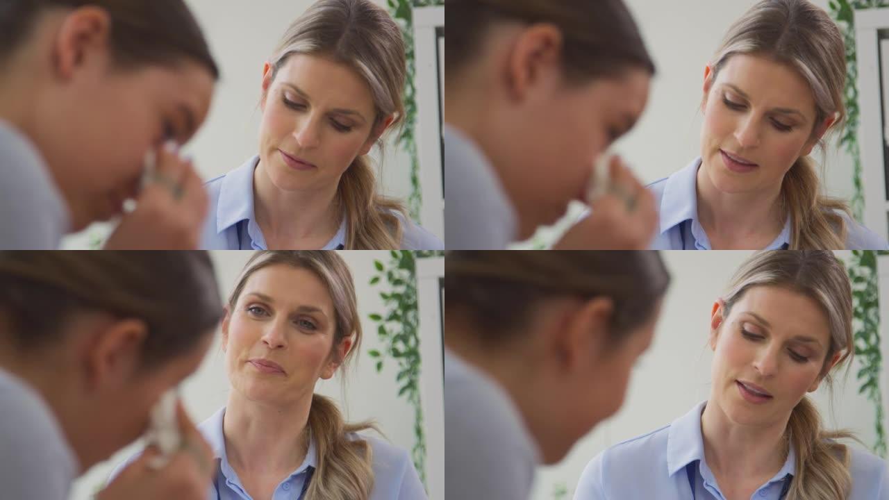 医生与患有精神卫生问题的哭泣的十几岁女性患者交谈的特写镜头 -- 慢动作拍摄