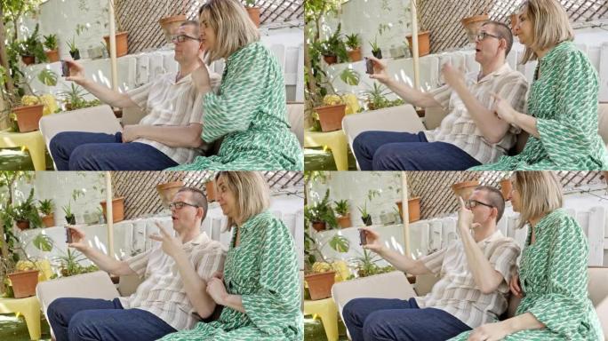 聋人夫妇在智能手机上进行视频通话时签名