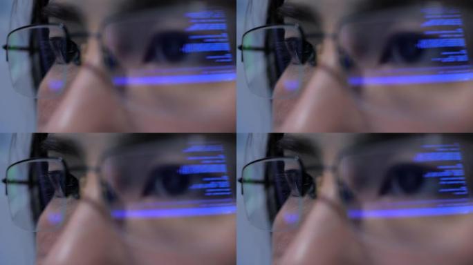 计算机编程编码在眼睛玻璃上的反射
