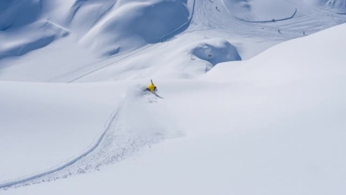 雄伟的冬季环境中的穷乡僻壤滑雪板