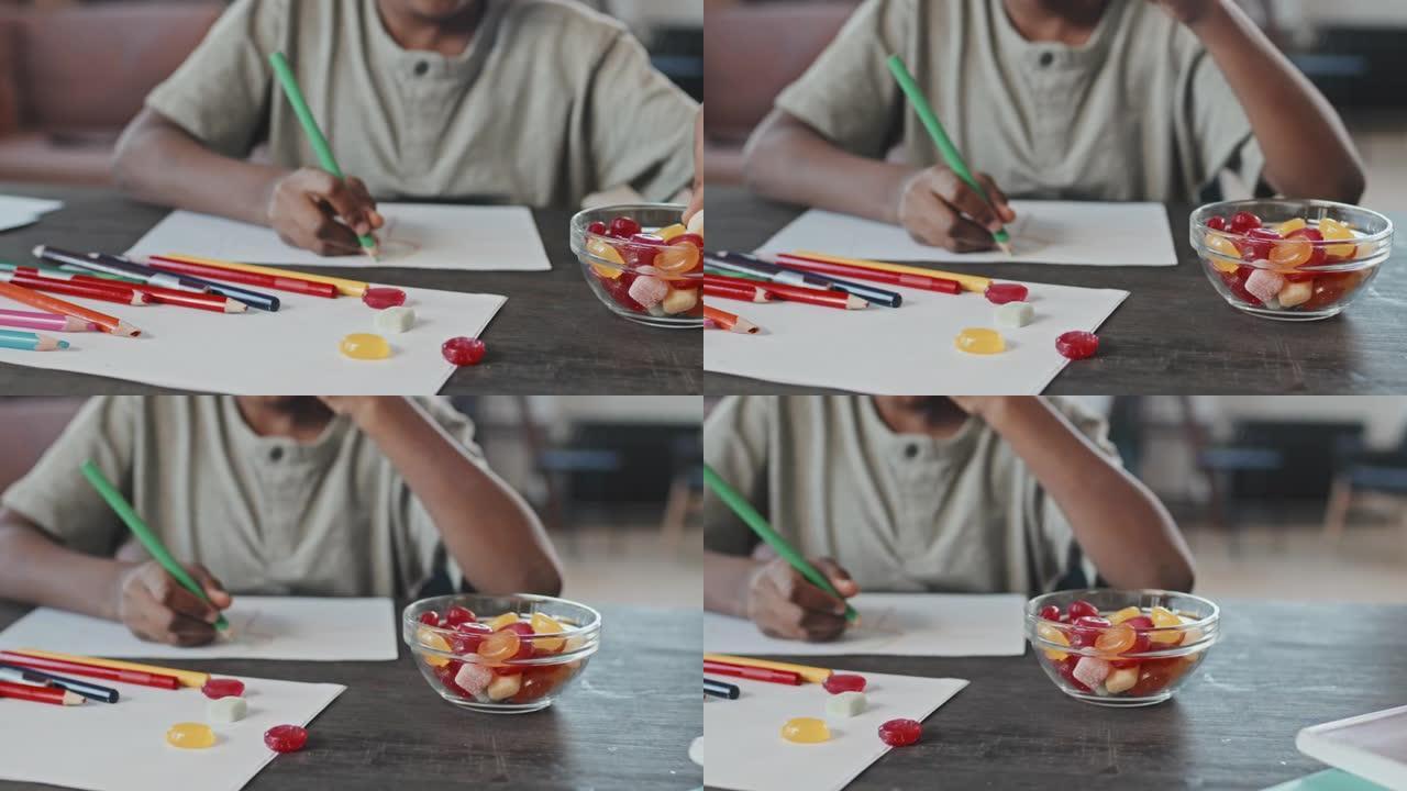 孩子画画和吃糖果宣传片实拍视频素材
