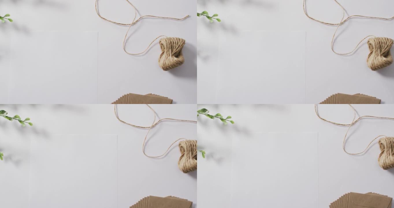 白色背景上有细绳球的圣诞装饰品视频