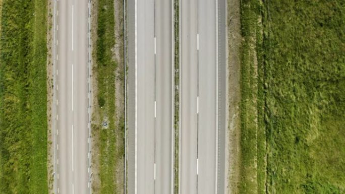 瑞典高速公路的鸟瞰图-正上方