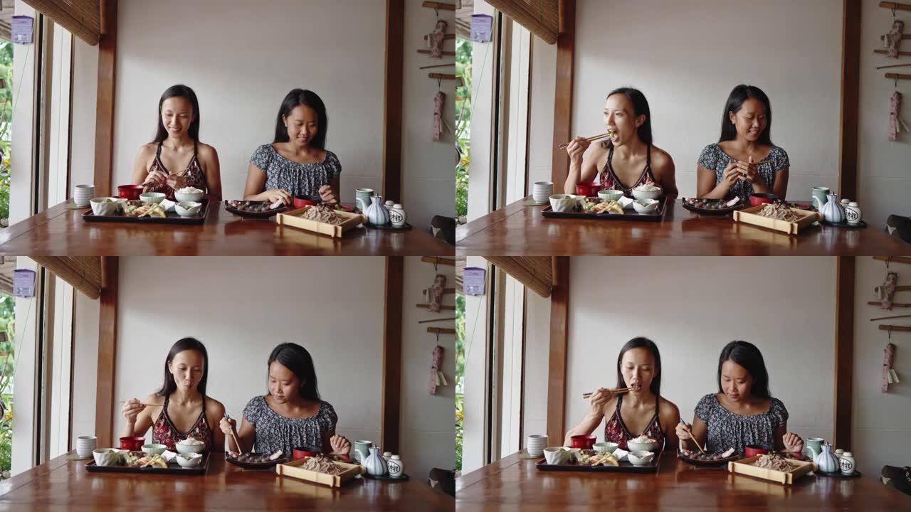 餐馆里的朋友日式饭菜饭前祈祷视频素材