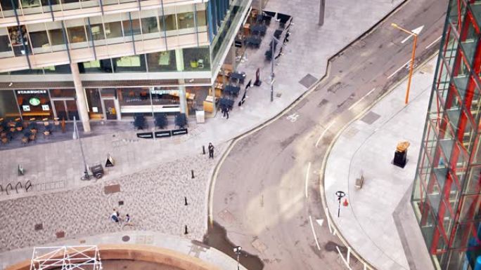 伦敦街很少有人步行去上班。空中大角度创意视图。