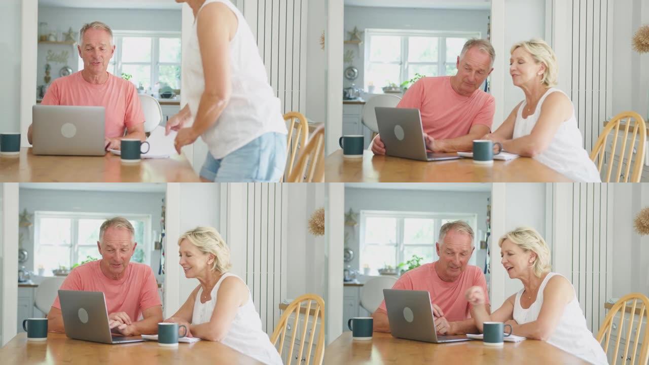 退休的高级夫妇在家中使用笔记本电脑在网上购物或检查个人财务状况