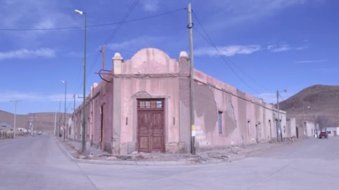 位于阿根廷萨尔塔省的历史铜矿小镇“圣安东尼奥·德洛斯科布雷斯”的老房子。