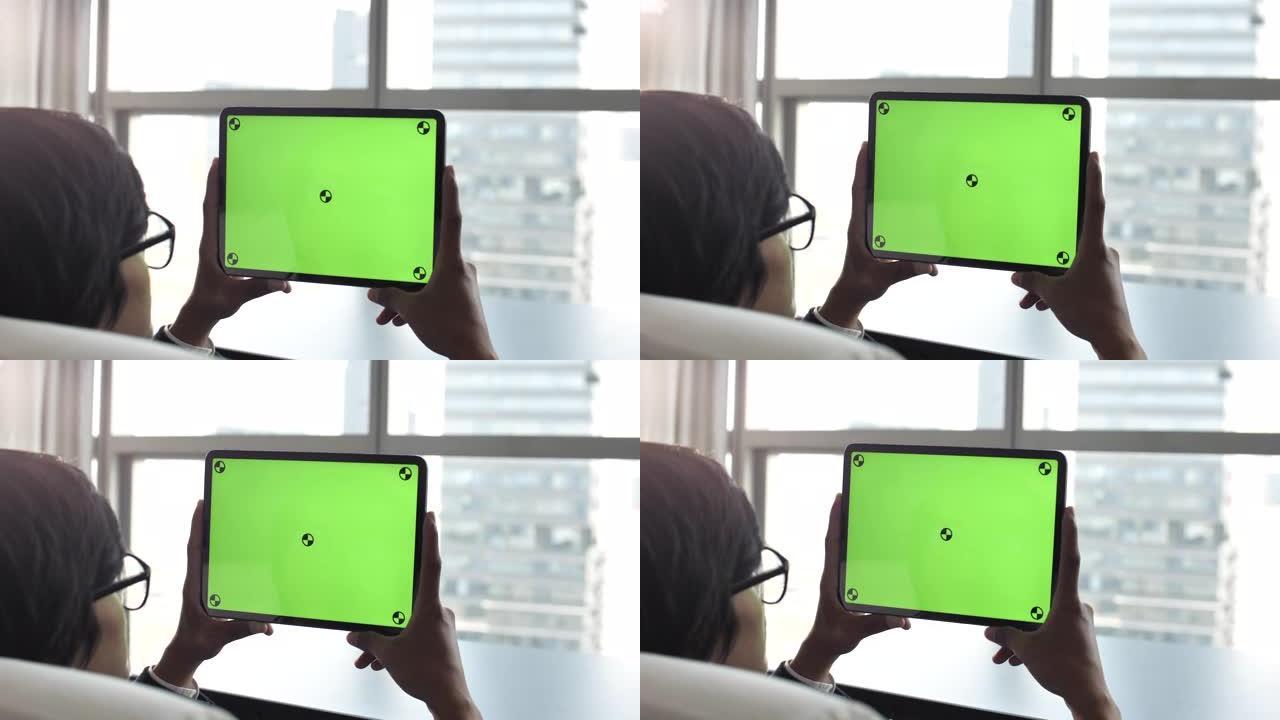 商人使用数字平板电脑绿屏