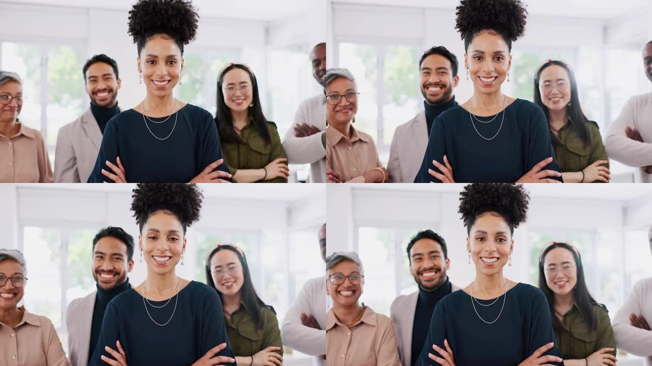 商业，黑人女性双臂交叉，带着微笑、自信和营销代理团队在办公室。团队合作，领导或经理与员工，小组项目计