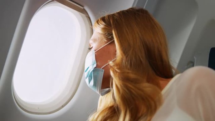 飞机窗眺望外国美女口罩防护